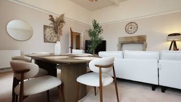 Apartamento (Spacious 3BR Flat in Cowbridge Centre) | Opções para refeição