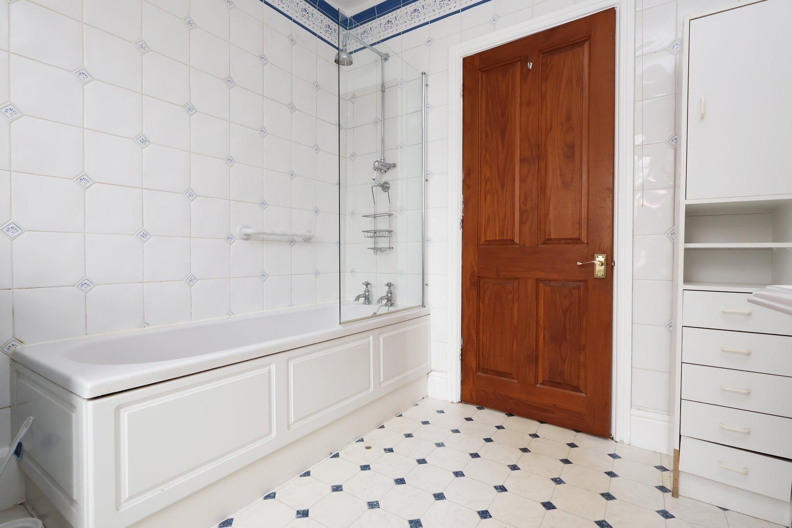 Appartement (Spacious 3BR Flat in Cowbridge Centre) | Badkamer