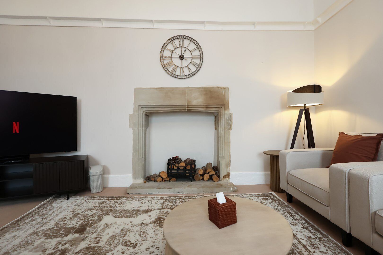 Apartment (Spacious 3BR Flat in Cowbridge Centre) | Living room