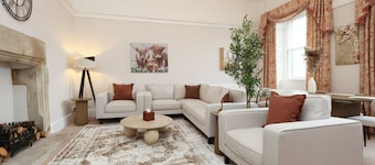 Spacious 3BR Flat in Cowbridge Centre