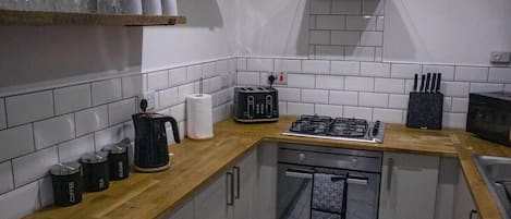 Casa (Spacious & Comfortable 2-bedroom home) | Cocina privada | Utensilios de cocina