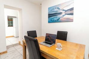 House (Spacious & Comfortable 2-bedroom home) | Dining - Spacious & Comfortable 2-bedroom Home (Swansea)