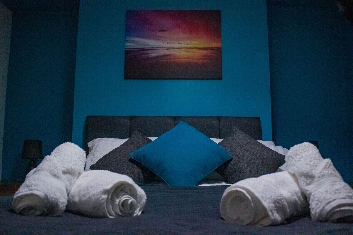 House (Spacious & Comfortable 2-bedroom home)