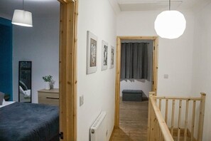 Exterior - Spacious & Comfortable 2-bedroom Home (Swansea)