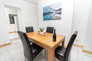 House (Spacious & Comfortable 2-bedroom home) | Dining - Spacious & Comfortable 2-bedroom Home (Swansea)
