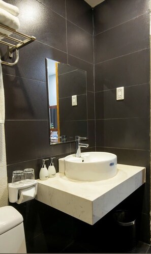 シングルルーム | バスルーム | シャワー、ヘアドライヤー、石鹸、シャンプー