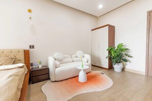 Deluxe dubbelrum - utsikt mot staden | Vardagsrum