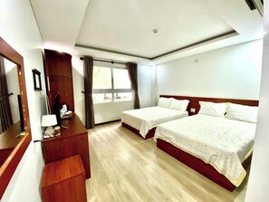 Dubbelrum för familj - utsikt mot staden | Gratis wi-fi