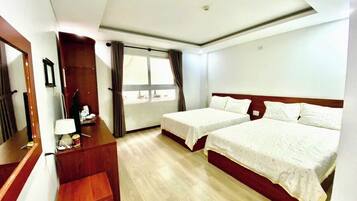 Dubbelrum för familj - utsikt mot staden | Gratis wi-fi