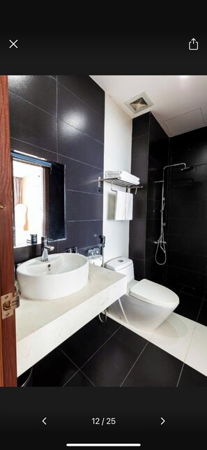 Dusch, hårtork, handdukar och tvål