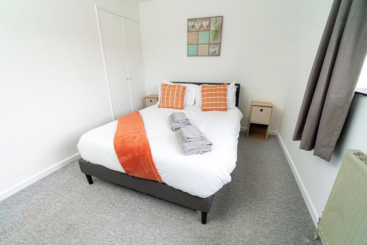 Maison (Comfortable 3-Bed, 2-Bath Basingstoke)