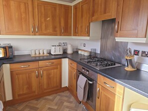 Exterior - Bright 4-bed Swansea Getaway With Parking (Swansea)