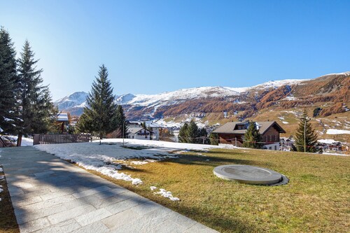 Matteo's Apartment by Alpenwhite with Mountain View, Private Terrace & Wi-Fi