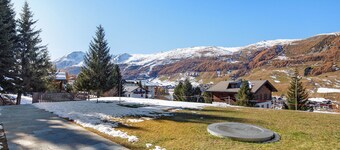 Matteo's Apartment by Alpenwhite with Mountain View, Private Terrace & Wi-Fi