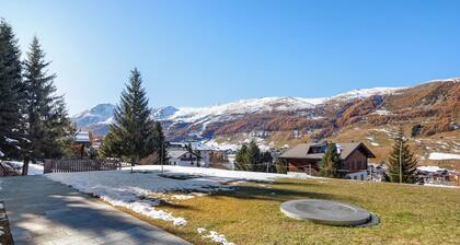 Matteo's Apartment by Alpenwhite with Mountain View, Private Terrace & Wi-Fi