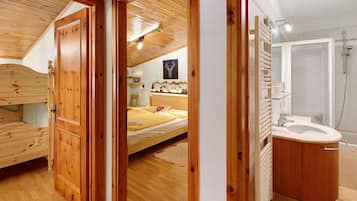 2 bedrooms, WiFi, bed sheets