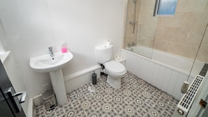 A bathroom with a sink, toilet, and shower. - Cosy 3-bed House Walk to Swansea Stadium (Swansea)