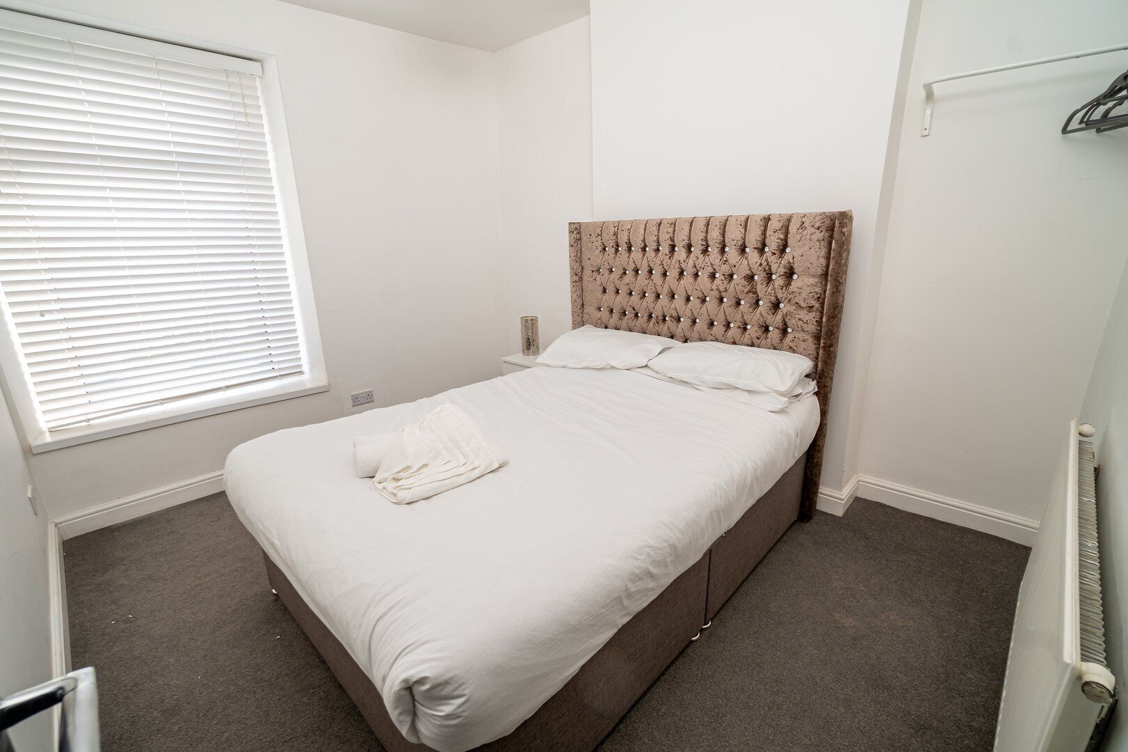 House (Cosy 3-Bed House – Walk to Swansea ) | 3 bedrooms, desk, free WiFi