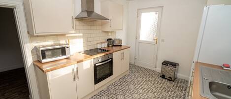 Hus (Cosy 3-Bed House – Walk to Swansea ) | Eget kjøkken