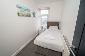 Casa (Cosy 3-Bed House – Walk to Swansea ) | 3 quartos, escrivaninha, Wi-Fi de cortesia