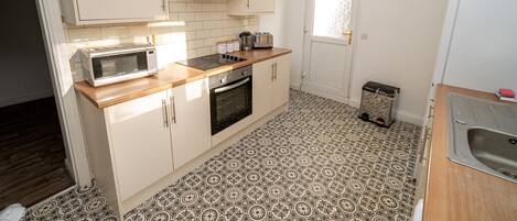 Hus (Cosy 3-Bed House – Walk to Swansea ) | Privat køkken