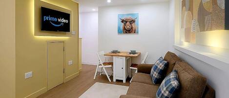 House (Modern Comforts – 4 Bedroom Home fo) | Living room