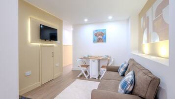 House (Modern Comforts – 4 Bedroom Home fo) | Living room | TV