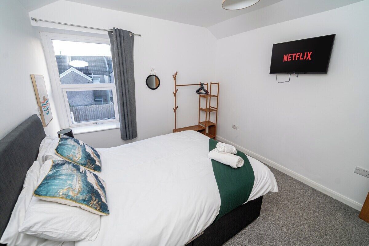 House (Spacious 3 Bed Home in the heart of S)