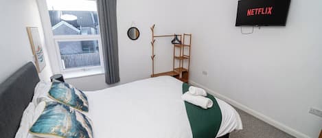 House (Spacious 3 Bed Home in the heart of S)