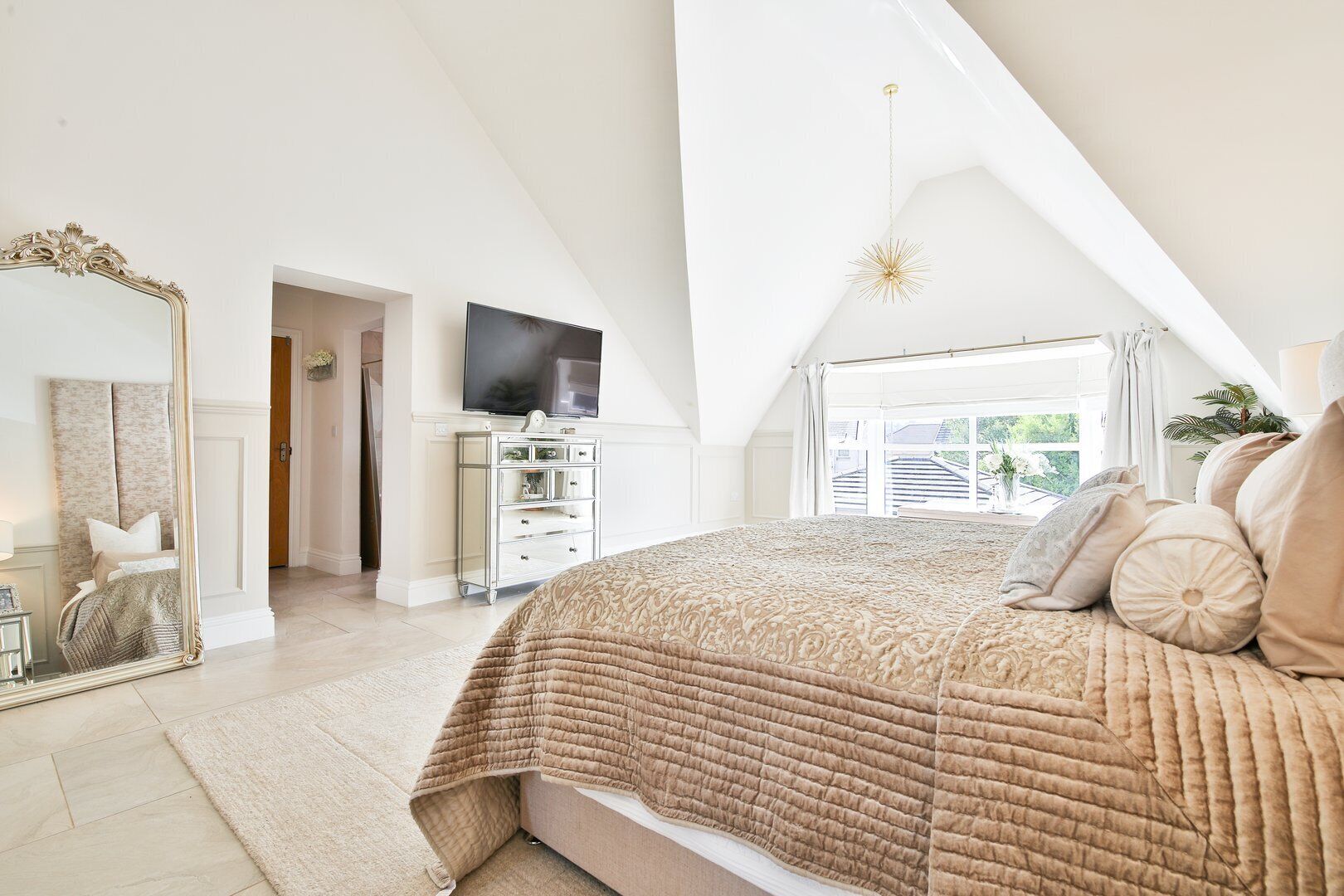 Casa (Modern 5-Bed Retreat with Parking) | 6 quartos, Wi-Fi de cortesia