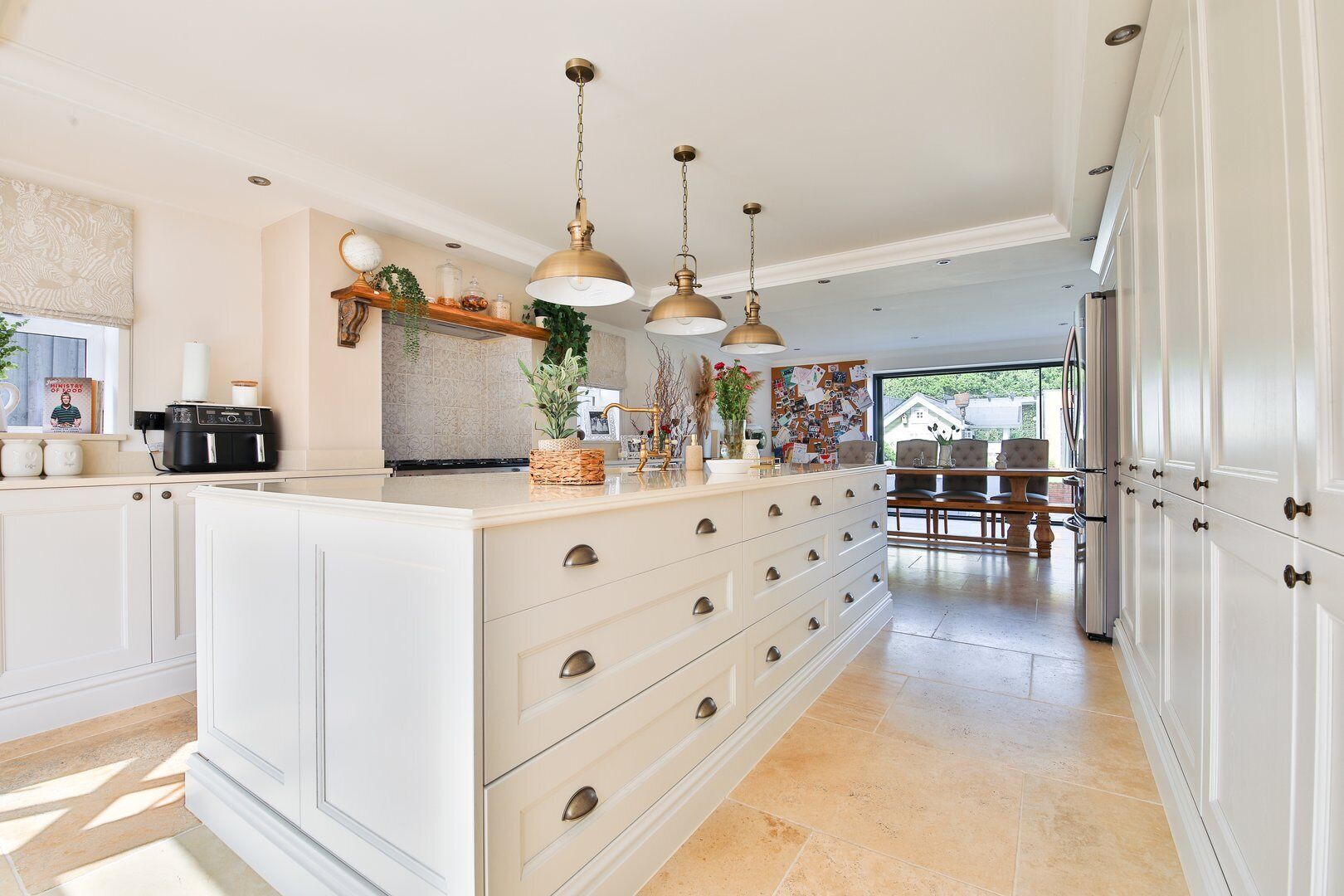 House (Modern 5-Bed Retreat with Parking) | Private kitchen