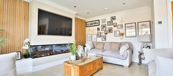 Modern 5-bed Retreat With Parking