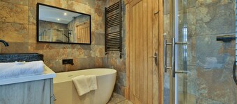 The Family Nest Swansea 4 Bedroom Retreat