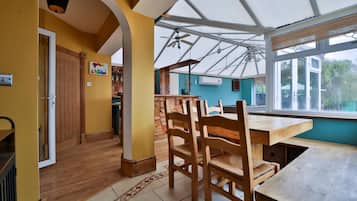 單棟房屋 (The Family Nest – Swansea 4 Bedroom) | 用餐區