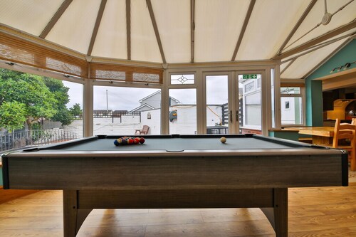 The Family Nest Swansea 4 Bedroom Retreat