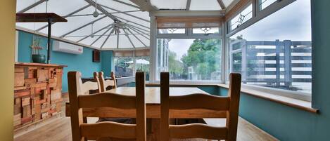 Casa (The Family Nest – Swansea 4 Bedroom) | Restaurantes
