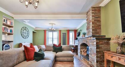 The Family Nest Swansea 4 Bedroom Retreat