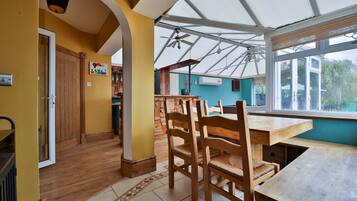 Casa (The Family Nest – Swansea 4 Bedroom) | Ristoranti