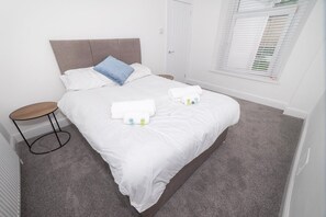 Casa (Spacious 3BR Swansea House near City ) | 3 quartos, Wi-Fi de cortesia