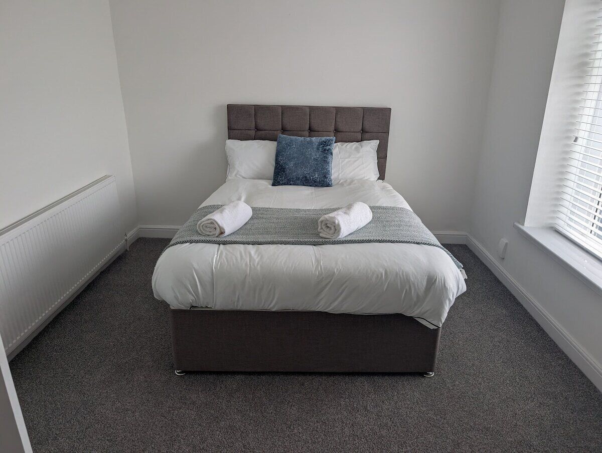 Ferienhaus (Spacious 3BR Swansea House near City ) | 3 Schlafzimmer, kostenloses WLAN