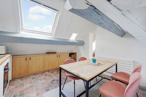 Dining - Bright 4P studio in the heart of Paris: Marais/Rivoli (Paris)
