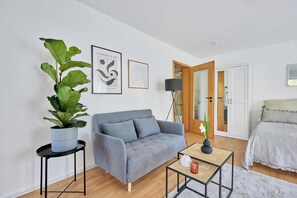 2 habitaciones, tabla de planchar con plancha, wifi y ropa de cama 