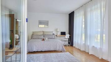 2 habitaciones, tabla de planchar con plancha, wifi y ropa de cama