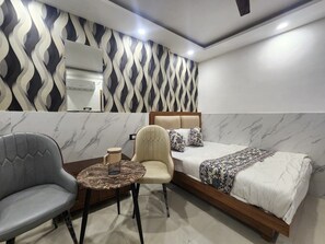 مكتب ومساحة عمل للكمبيوتر المحمول وواي فاي مجانًا