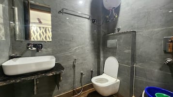 Towels, soap, shampoo, toilet paper