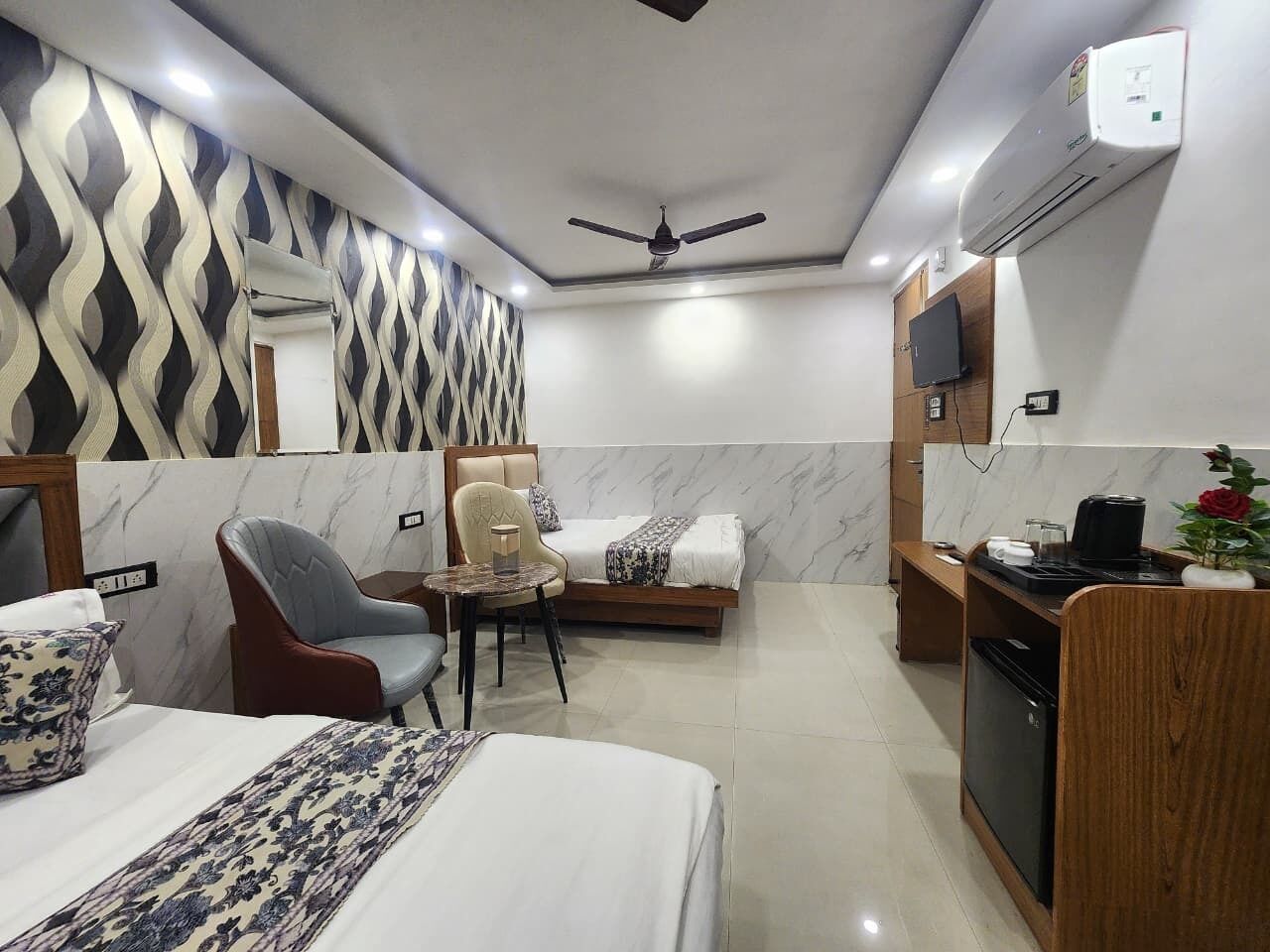 Hypo-allergenic bedding, desk, laptop workspace, free WiFi