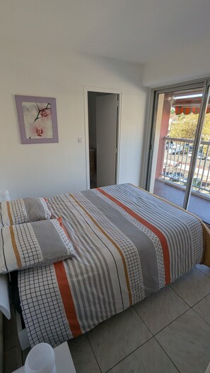 1 bedroom, iron/ironing board, bed sheets - Superb bright 2-room apartment with balcony in Saint-Aygulf Fréjus (Frejus)
