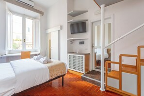Family Double Room | Desk, free WiFi - Dea Roma (Rome)