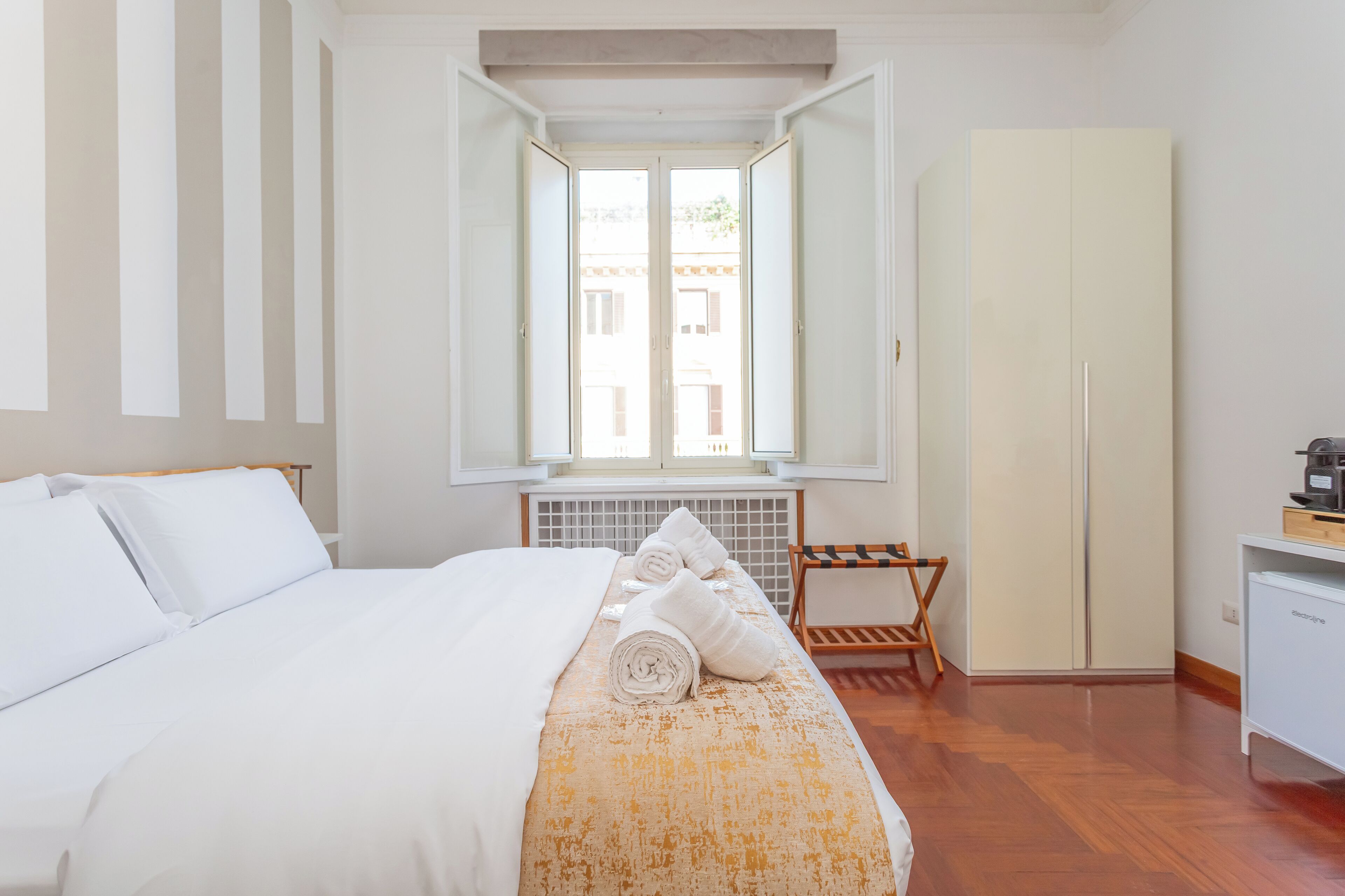 Doppia Classic, vista città | Una scrivania, Wi-Fi gratuito