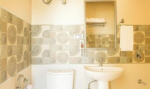 Superior Double Room, Valley View | Bathroom | Towels, soap, shampoo, toilet paper